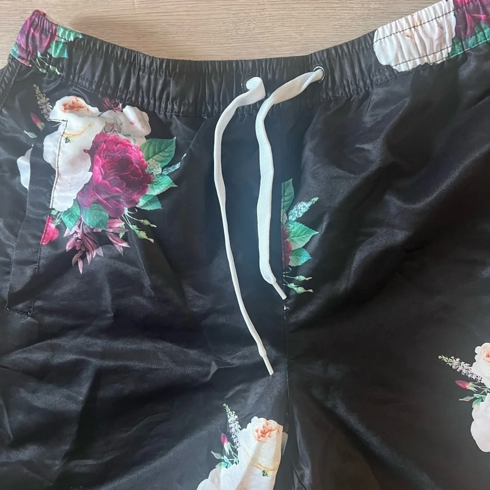 Floral‎ Black Swim Shorts Size Large